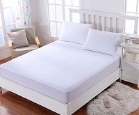 Biele posteľné plachty sú najčastejšie