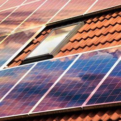 Dotacia na fotovoltaiku sa líši v závislosti od konkrétnej kategórie fotovoltaickej inštalácie.